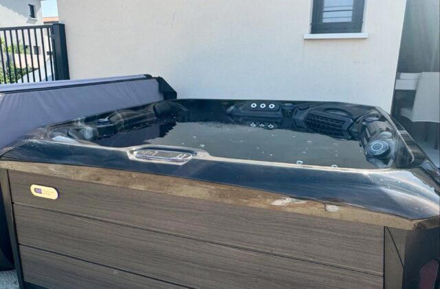 Kenya Hot Tub installed by Sip Piscines & Spa